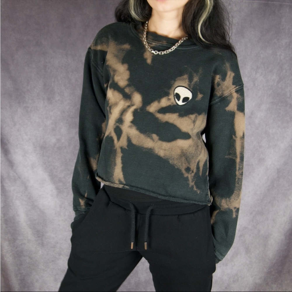 Alien tie dye crop crew sweatshirt